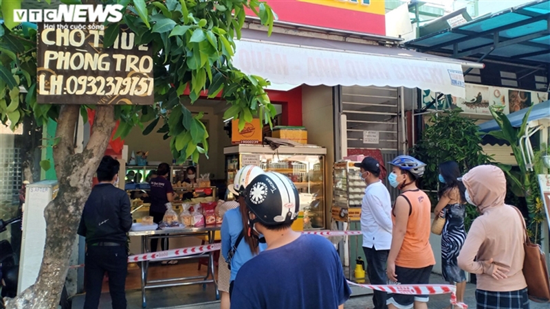 Da Nang on first day of easing social distancing requirements